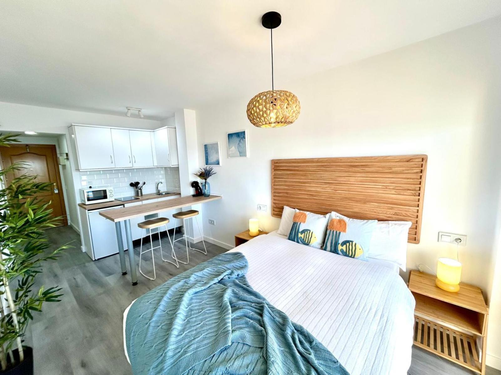 푸엔히롤라 Stella Maris - Amazing Frontal Sea Views With Pool & Terrace By 10Tosea 아파트 외부 사진