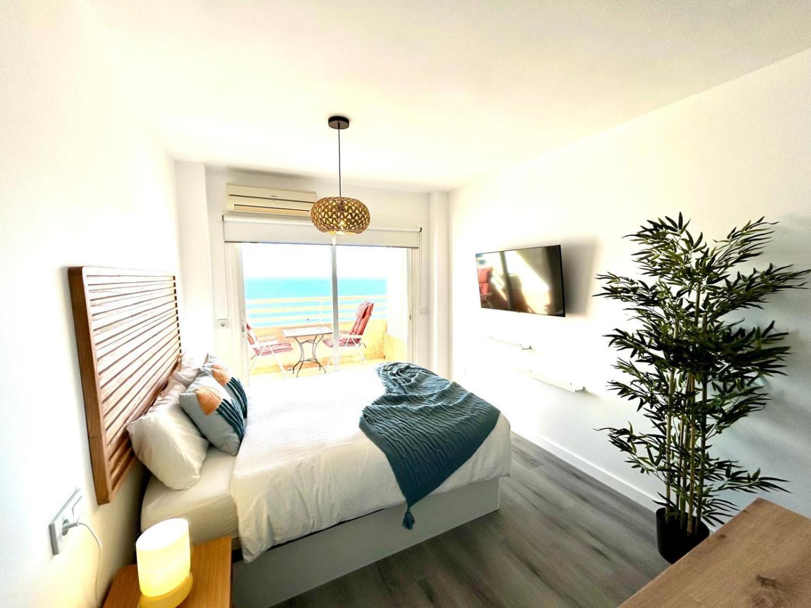 푸엔히롤라 Stella Maris - Amazing Frontal Sea Views With Pool & Terrace By 10Tosea 아파트 외부 사진