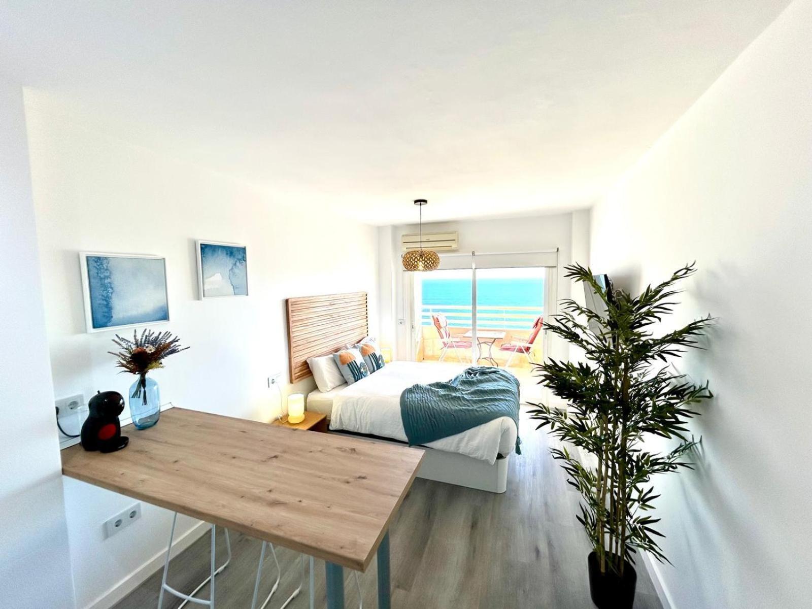 푸엔히롤라 Stella Maris - Amazing Frontal Sea Views With Pool & Terrace By 10Tosea 아파트 외부 사진